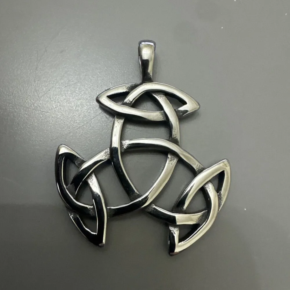 Unisex Stainless Steel Pendant Celtic Triquetra Trinity Knot Pendant 24” Chain